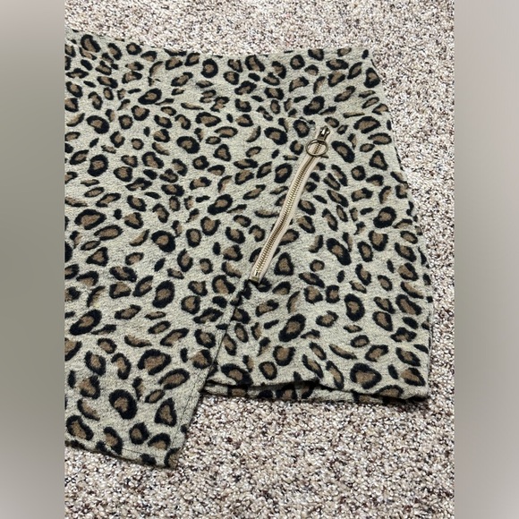 π Hayden Los Angeles Leopard Print Mini Skirt - Size Large π - Picture 4 of 12
